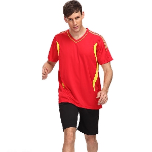Ανδρικά σπορ  φόρμες για αθλήματα και ποδόσφαιρο - κοντομάνικα μπλουζάκια και σορτς σε  κίτρινο, κόκκινο και  λευκό χρώμα