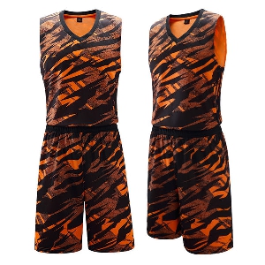 Αθλητικά ανδρικά camouflage φόρμες  - τέσσερα μοντέλα.