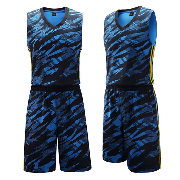 Камуфлажни мъжки спортни екипи-четири модела.