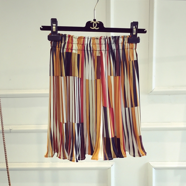 Οι γυναίκες σιφόν φούστες σε γκρι, μαύρο, κίτρινο, μπεζ και λευκό - 12 μοντέλα