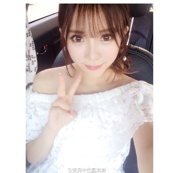 Дамска лятна бяла  плажна дантелена рокля без презрамки с еластична талия