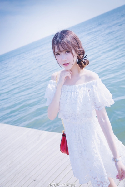 Дамска лятна бяла  плажна дантелена рокля без презрамки с еластична талия