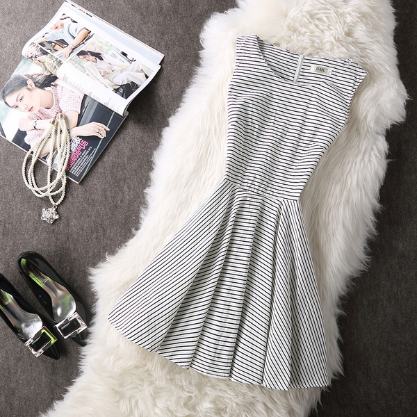 Дамски цветни къси рокли с цветя в 45 различни модела