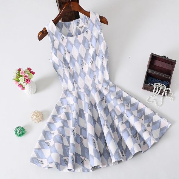 Дамски цветни къси рокли с цветя в 45 различни модела