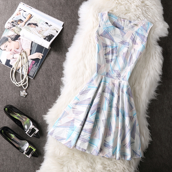 Дамски цветни къси рокли с цветя в 45 различни модела