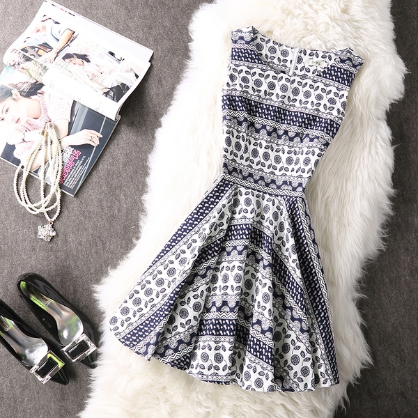 Дамски цветни къси рокли с цветя в 45 различни модела