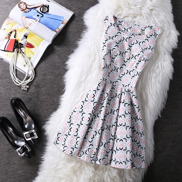 Дамски цветни къси рокли с цветя в 45 различни модела