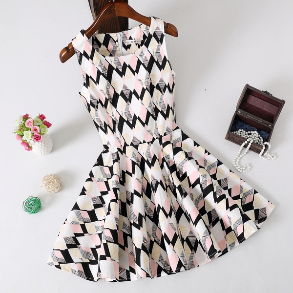 Дамски цветни къси рокли с цветя в 45 различни модела