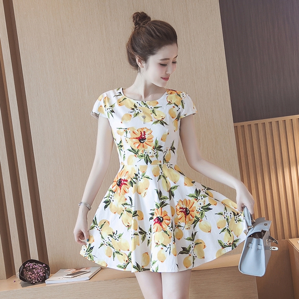 Σύντομη κυρίες καλοκαίρι φορέματα με λουλούδια σε κίτρινο, μαύρο και άσπρο μοτίβο