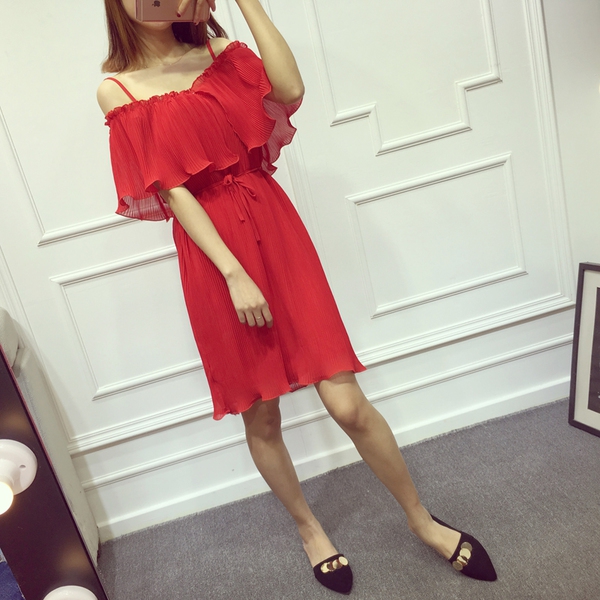 Дамска червена, сива, розова, бяла лятна елегантна шифонена миди рокля с презрамки и дължина над коляното