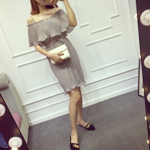 Дамска червена, сива, розова, бяла лятна елегантна шифонена миди рокля с презрамки и дължина над коляното