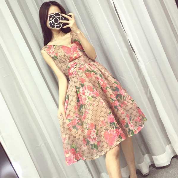 Κυρίες φορέματα ευρύ μαύρο και ροζ λουλούδι καλοκαίρι μύδια τύπου μήκους γύρω από το γόνατο και V Neck