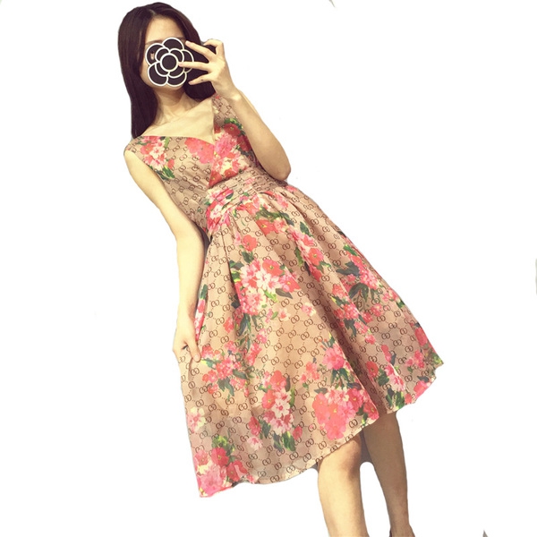 Κυρίες φορέματα ευρύ μαύρο και ροζ λουλούδι καλοκαίρι μύδια τύπου μήκους γύρω από το γόνατο και V Neck