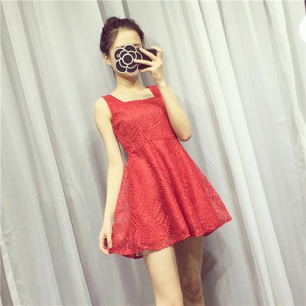 Οι γυναίκες σύντομο φορέματα του καλοκαιριού για τη ζωή παραλία και το κόμμα: κόκκινο, λευκό, μαύρο, σέξι και δαντέλα