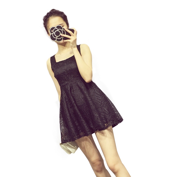 Οι γυναίκες σύντομο φορέματα του καλοκαιριού για τη ζωή παραλία και το κόμμα: κόκκινο, λευκό, μαύρο, σέξι και δαντέλα