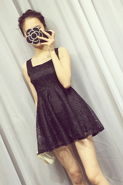 Οι γυναίκες σύντομο φορέματα του καλοκαιριού για τη ζωή παραλία και το κόμμα: κόκκινο, λευκό, μαύρο, σέξι και δαντέλα