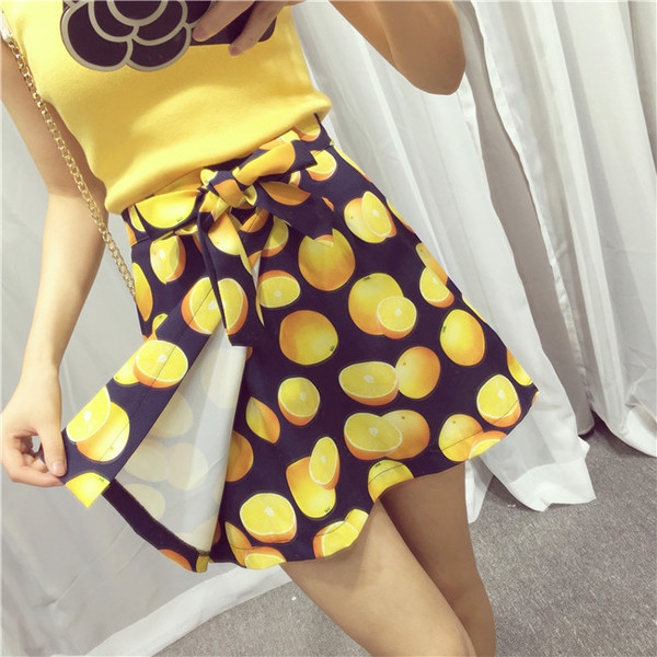 Дамски летен комплект от лятна блуза и широка пола с лимони       