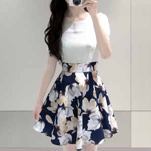 Κυρίες καλοκαίρι σιφόν φόρεμα με floral μοτίβα.