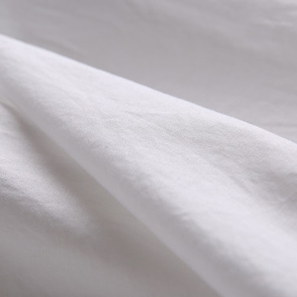 Дамска лятна риза бяла с дълъг ръкав модел с принт и копчета