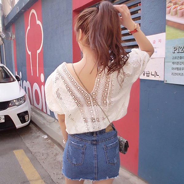 Дамска дантелена риза в бял цвят - стандартен размер 1 модел