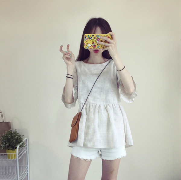 Дамска карирана памучна риза в бял и син цвят с къси ръкави