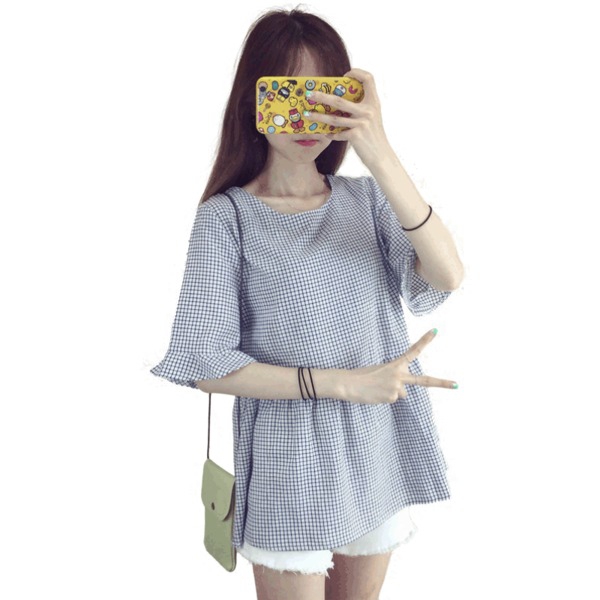 Дамска карирана памучна риза в бял и син цвят с къси ръкави