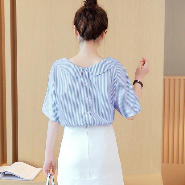 Дамска лятна риза с къс ръкав райе в бяло и синьо