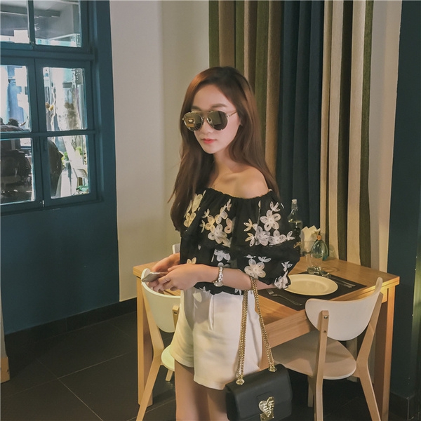 Дамски модерни летни шифонени ризи с къс ръкав в два варианта: бял и черен с цветен принт