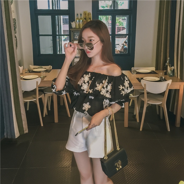 Дамски модерни летни шифонени ризи с къс ръкав в два варианта: бял и черен с цветен принт