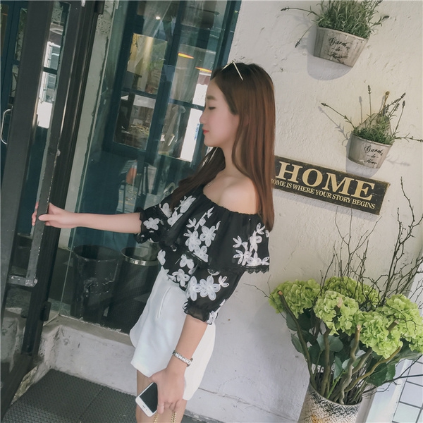 Дамски модерни летни шифонени ризи с къс ръкав в два варианта: бял и черен с цветен принт