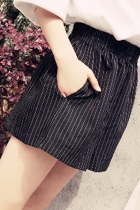 Дамски широки и къси панталони в черен и сив цвят  