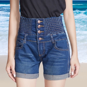 Σύντομη παντελόνι τζιν κυρίες σε 2 μοντέλα κατάλληλα για το καλοκαίρι