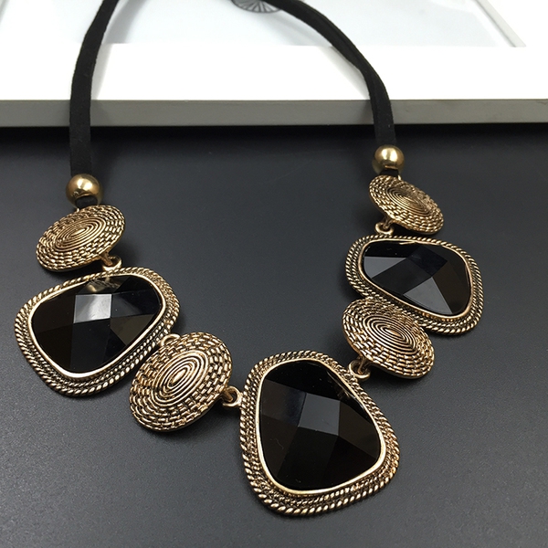 Дамски колиета в много различни цветове и форми - 35 модела