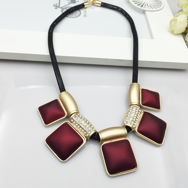 Дамски колиета в много различни цветове и форми - 35 модела