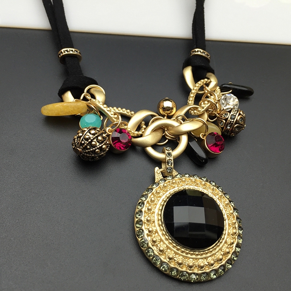 Дамски колиета в много различни цветове и форми - 35 модела