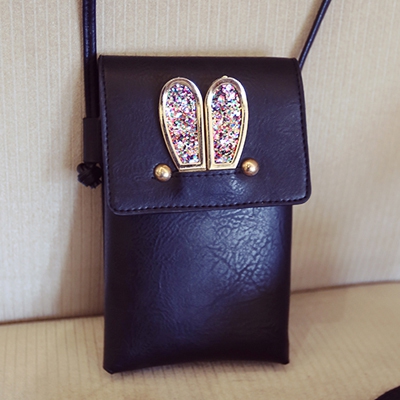 Γυναικείες μικρές τσάντες από δέρμα με γυαλιστερά αυτιά σε μαύρο και μπεζ χρώμα κατάλληλη για τη μετάδοση των τηλεφωνικών