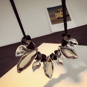 Дамски огърлици с кристали в златист и черен цвят - 4 модела