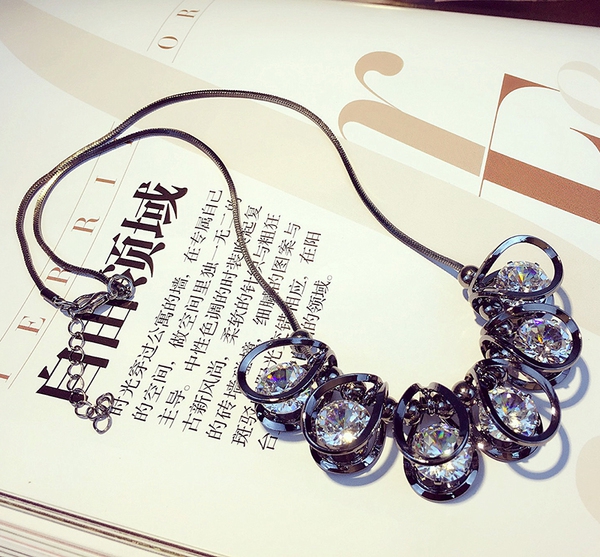 Дамски огърлици с кристали в златист и черен цвят - 4 модела