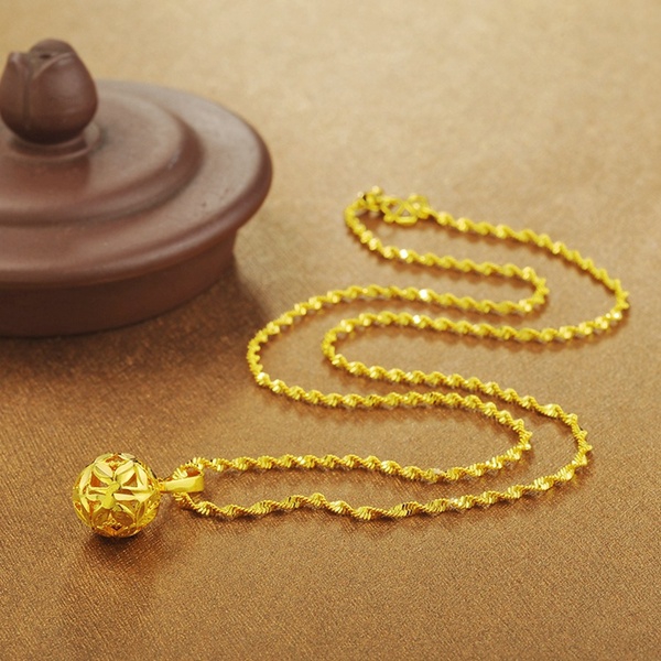 Дамски огърлици в златист цвята - 4 различни форми