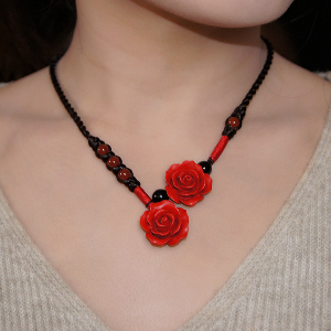 Γυναικείο κολιέ με κόκκινα τριαντάφυλλα - 1 μοντέλο