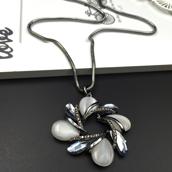 Γυναικεία κολιέ σε μπλε, ασημί και μαύρο - 23 διαφορετικά μοντέλα