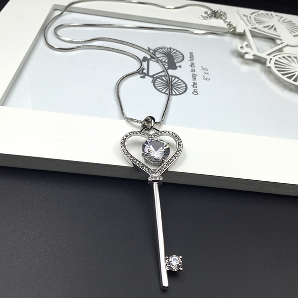 Γυναικεία κολιέ σε μπλε, ασημί και μαύρο - 23 διαφορετικά μοντέλα