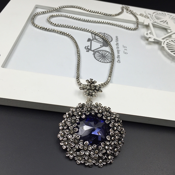 Γυναικεία κολιέ σε μπλε, ασημί και μαύρο - 23 διαφορετικά μοντέλα