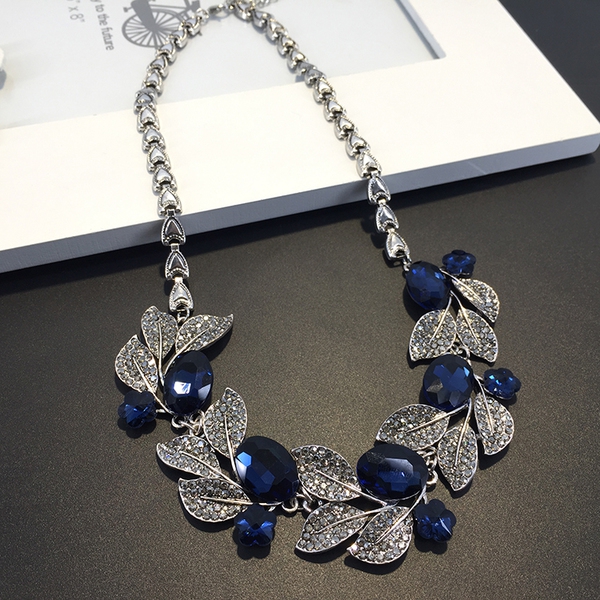 Дамски колиета с изкуствени скъпоценни камъни в 16 модела