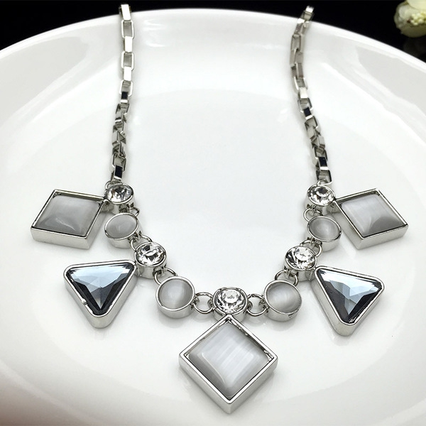 Дамски колиета в триъгълна и квадратна форма - син и сребрист цвят 