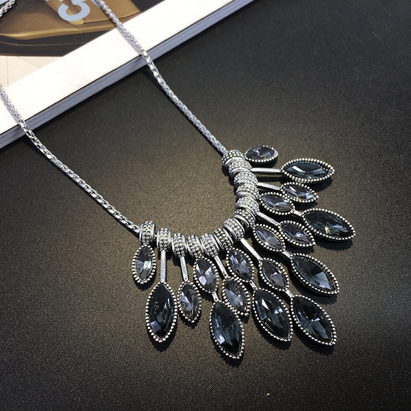 Дамски колиета с кръгли черни или сиви камъни - 2 модела