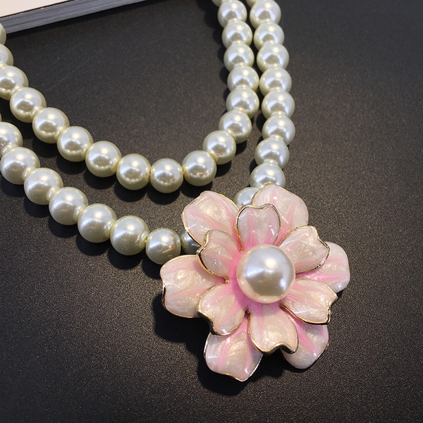 Дамска перлена огърлица с розово цвете - 1 модел