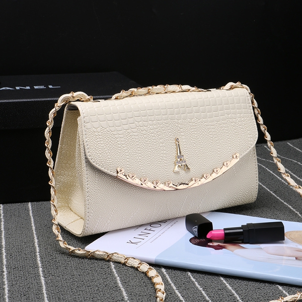 Дамски чанти в много различни цветове с Айфеловата кула