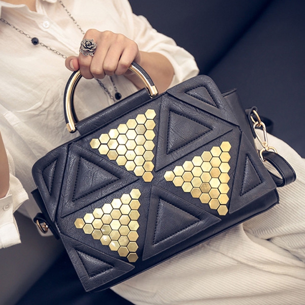 Дамска чанта от еко кожа един модел в различни цветове подходяща за стилни жени с добър вкус