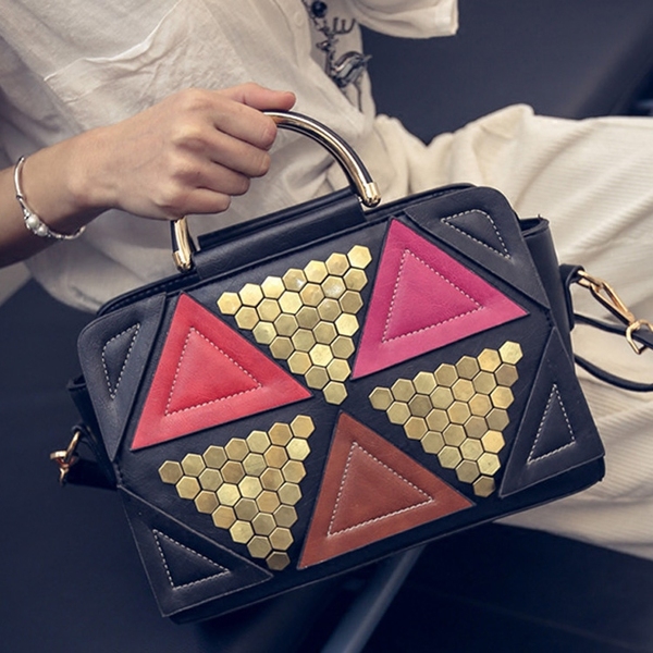 Дамска чанта от еко кожа един модел в различни цветове подходяща за стилни жени с добър вкус